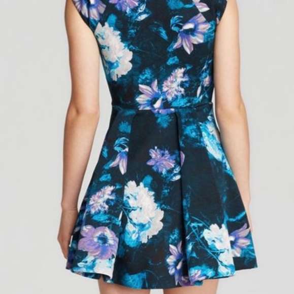 Guess Floral Scuba Mini Dress - Size Small - Picture 2 of 10
